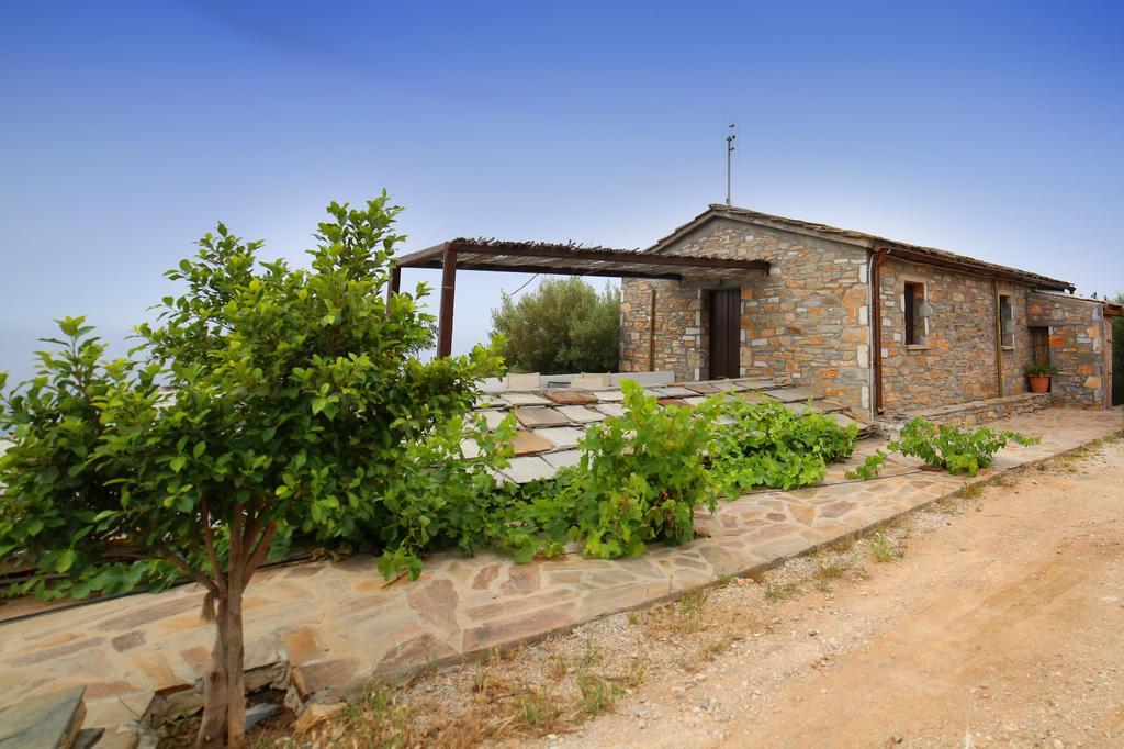 Pyrgos Traditional Village Agios Kirykos  Exterior photo